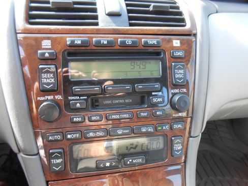 Used 2004 Toyota Avalon XLS image 15