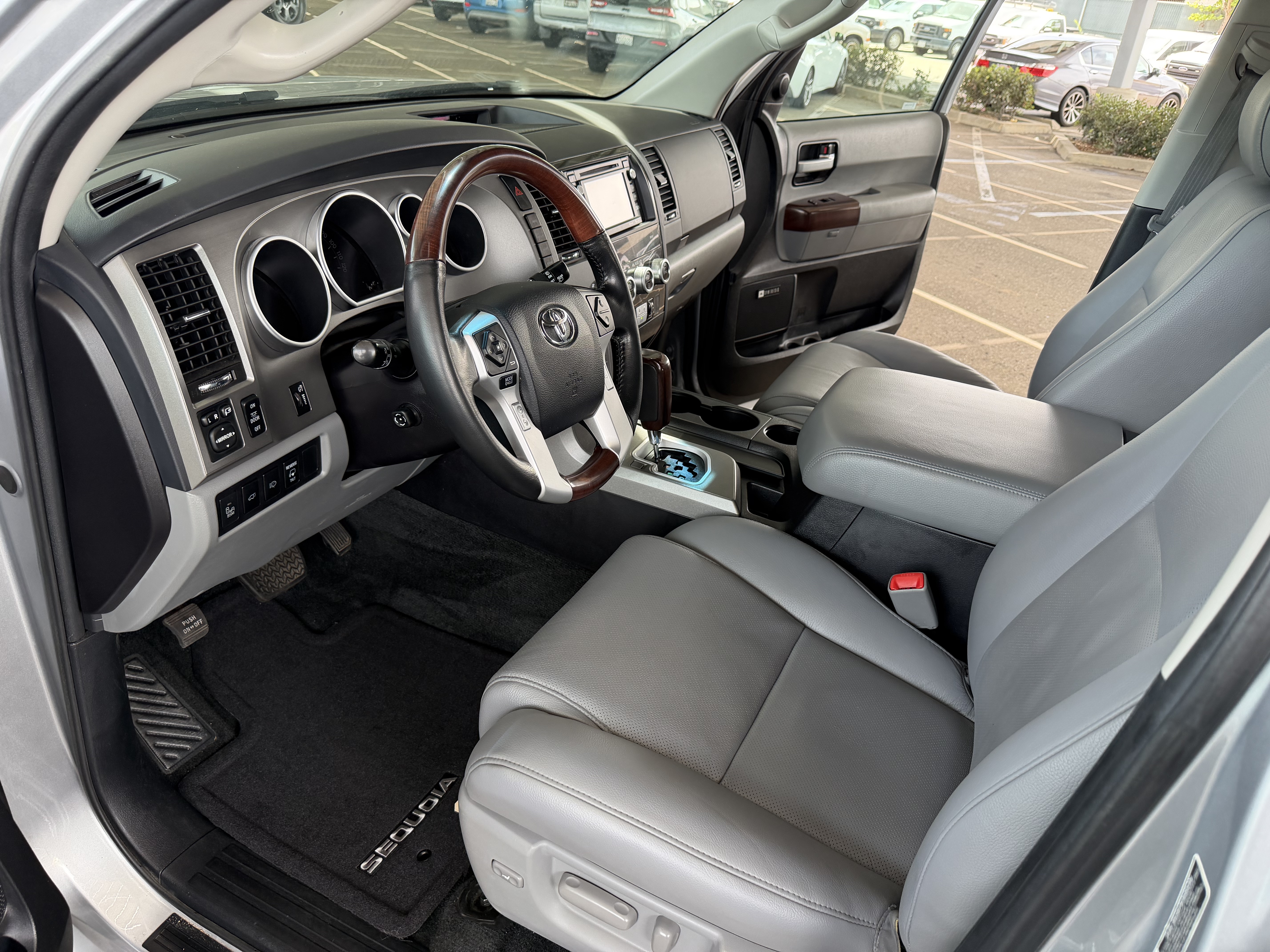 Used 2016 Toyota Sequoia Platinum AWD/4WD image 20