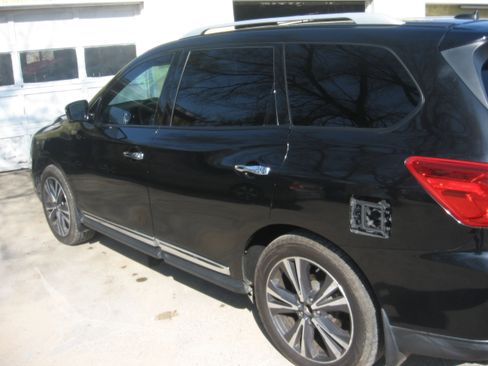 Used 2017 Nissan Pathfinder image 6