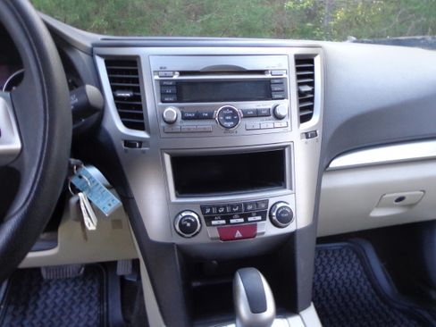 Used 2012 Subaru Outback 2.5i AWD/4WD image 18