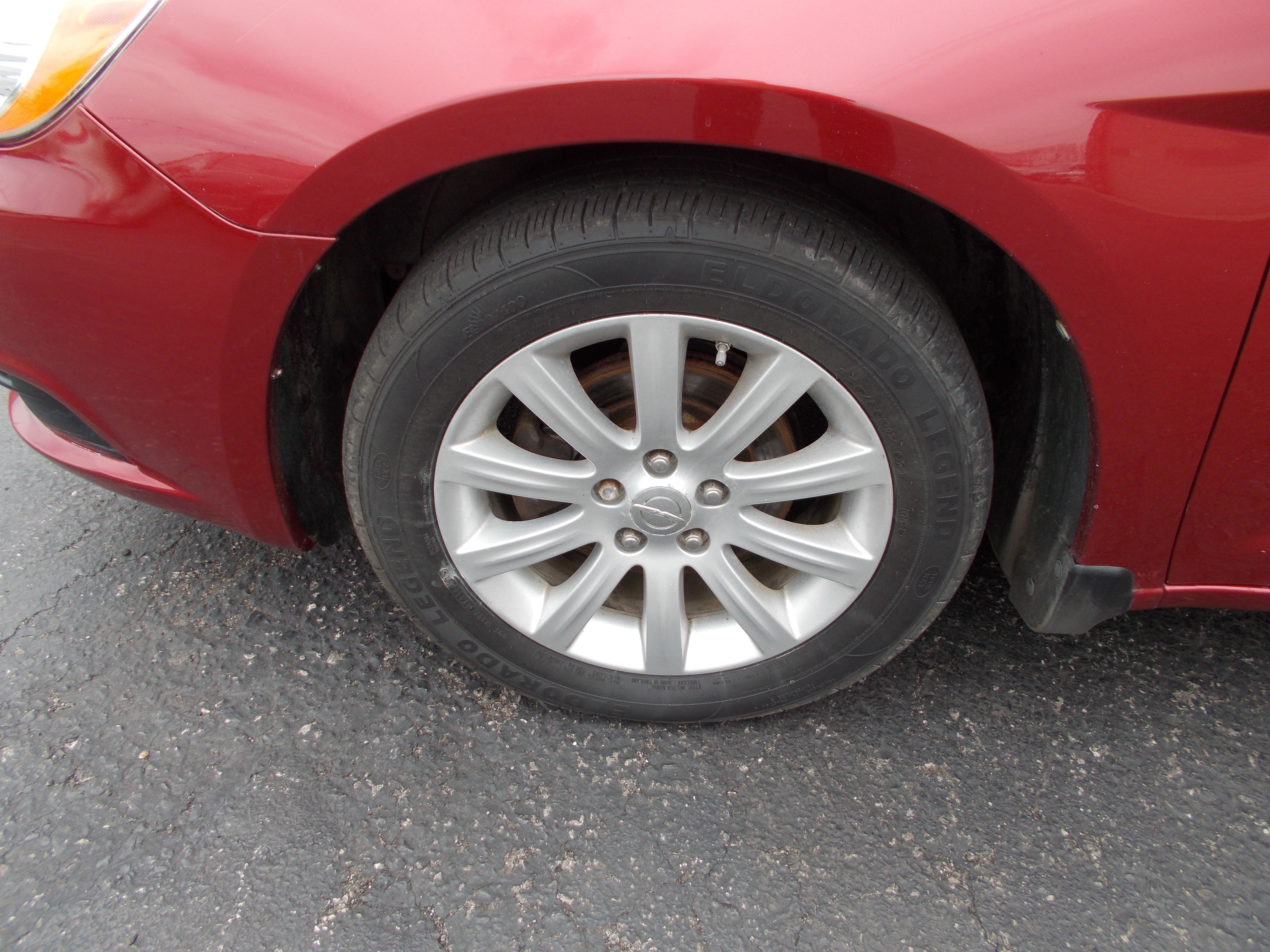 Used 2013 Chrysler 200 Limited FWD image 8
