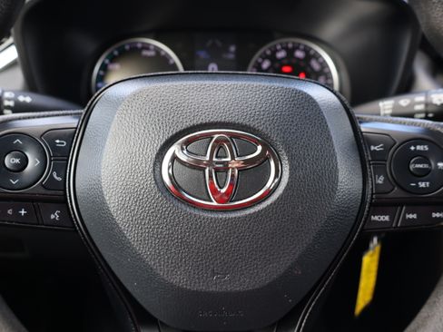 Used 2021 Toyota RAV4 LE image 22