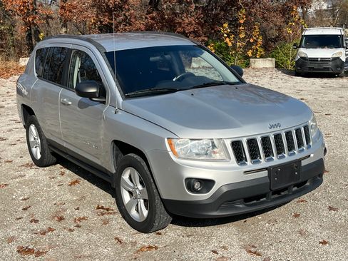 Used 2012 Jeep Compass Latitude image 2