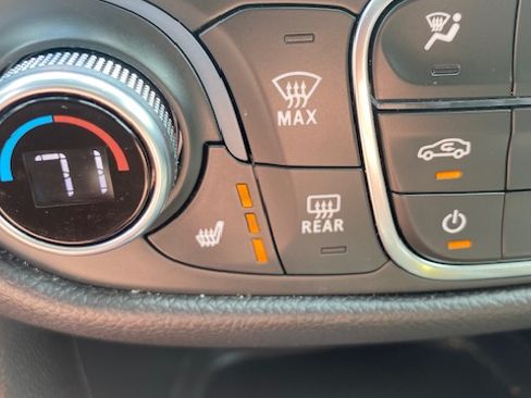Used 2023 Chevrolet Equinox LT image 12