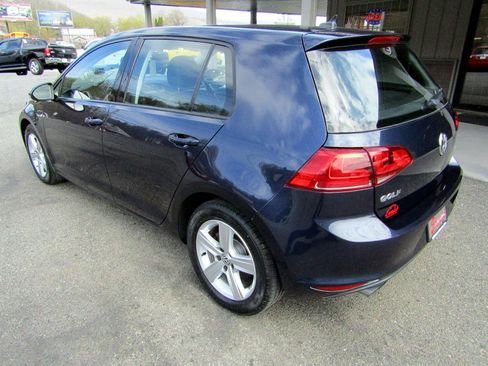 Used 2017 Volkswagen Golf FWD image 2