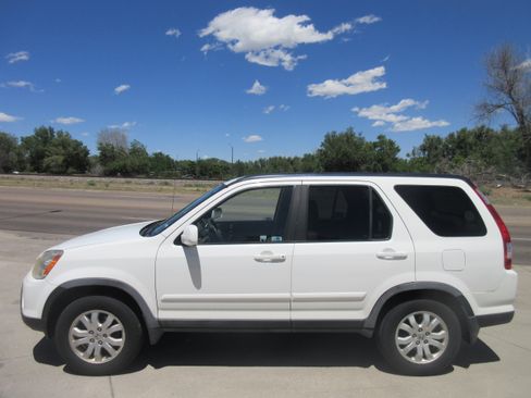 Used 2005 Honda CR-V 4WD SE image 1