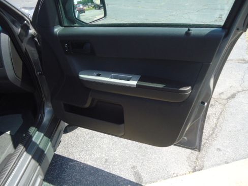 Used 2012 Ford Escape XLT image 9