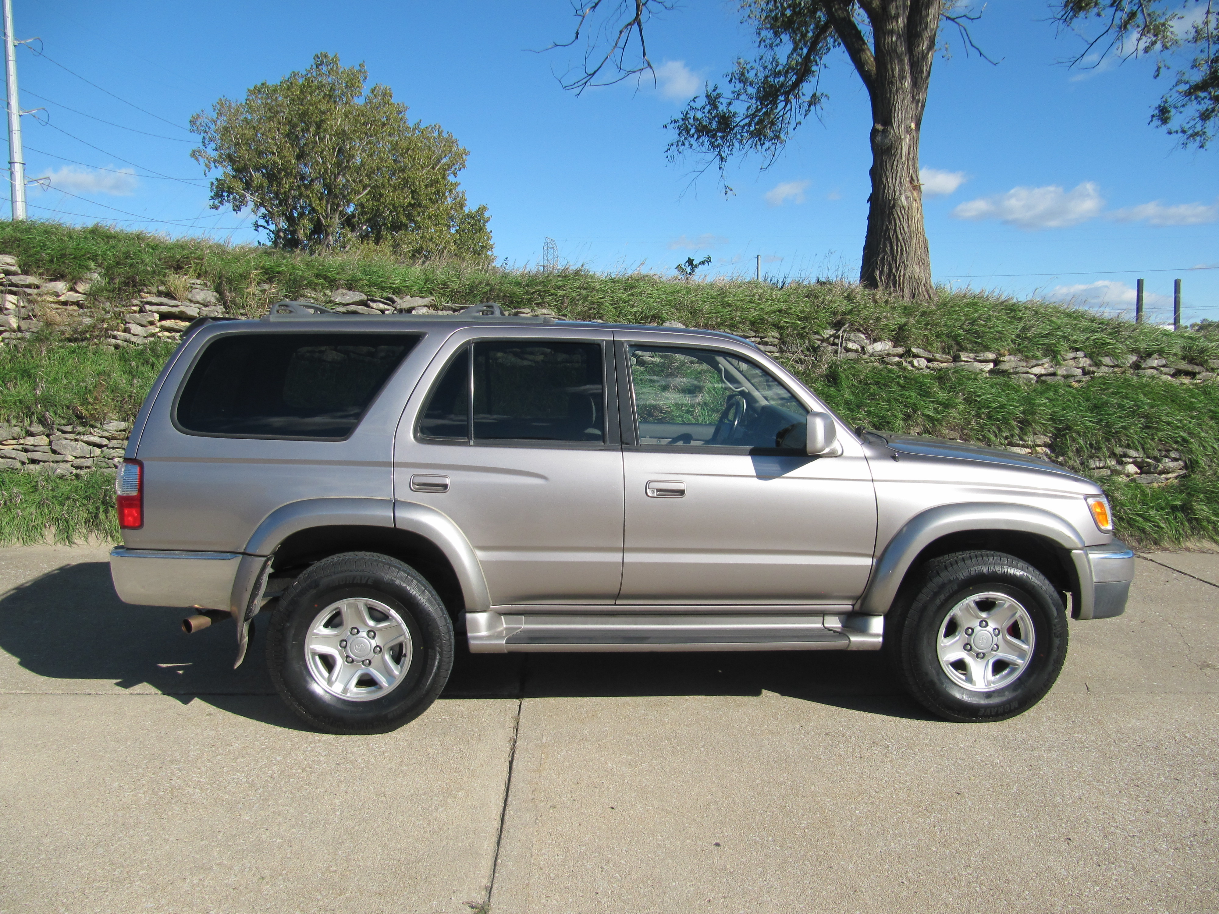Used 2002 Toyota 4Runner 4WD SR5 image 8