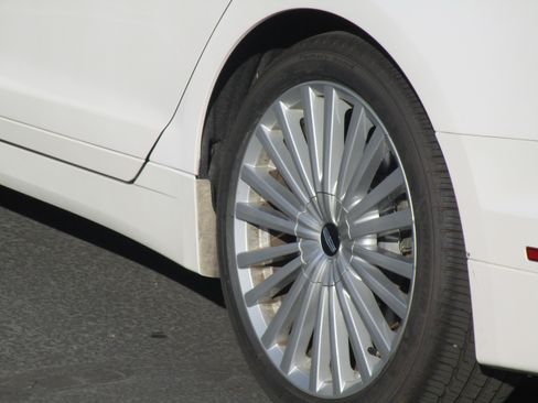 Used 2017 Lincoln MKZ Reserve image 11