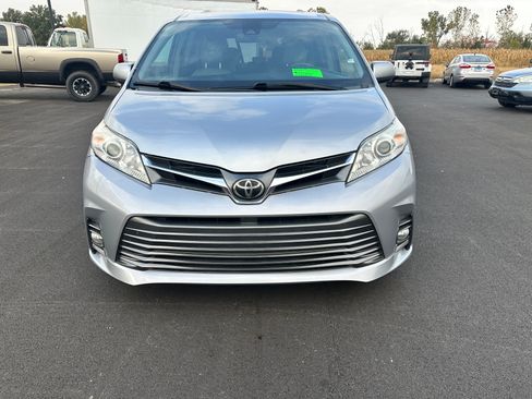Used 2018 Toyota Sienna XLE image 8