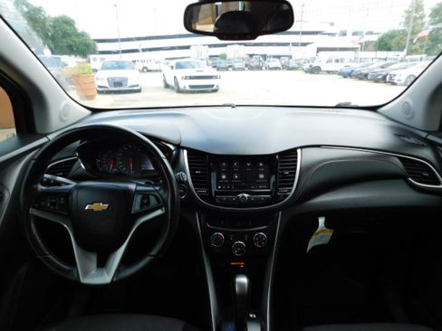 Used 2022 Chevrolet Trax AWD LT w/ 1LT image 11