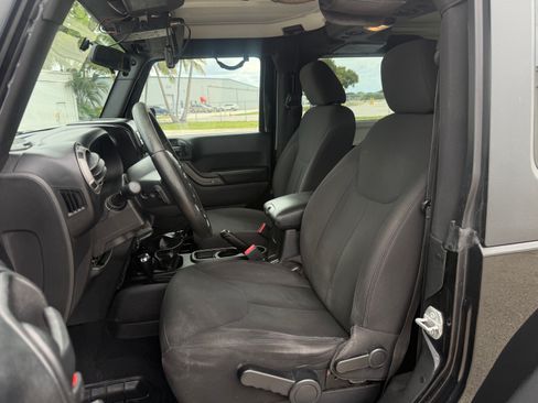Used 2017 Jeep Wrangler Sport AWD/4WD image 9
