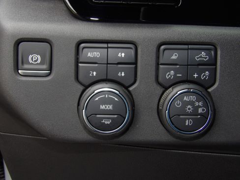Used 2025 Chevrolet Silverado 1500 4x4 Crew Cab ZR2 image 31