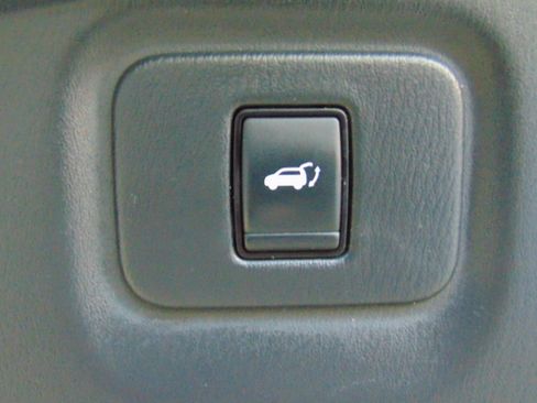 Used 2020 Nissan Pathfinder S image 9