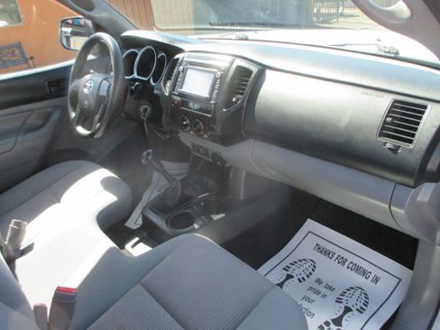Used 2014 Toyota Tacoma w/ SR5 Package RWD image 3