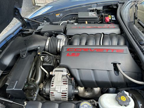 Used 2011 Chevrolet Corvette Coupe w/ 2LT RWD image 16