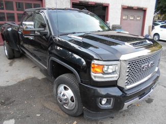 Used 2017 GMC Sierra 3500 Denali image 1