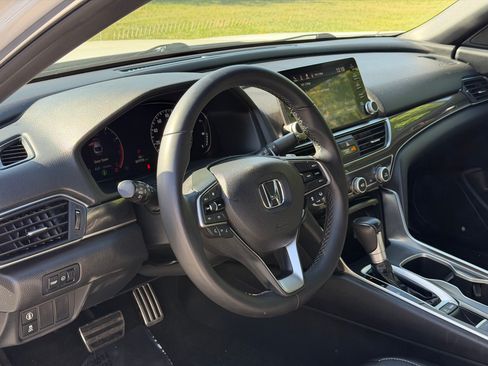 Used 2025 Honda Civic Sport Sedan image 13