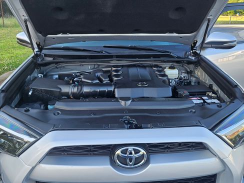 Used 2017 Toyota 4Runner 4WD image 19