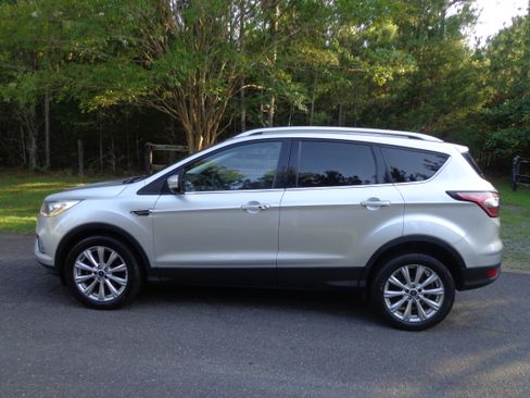 Used 2017 Ford Escape 4WD Titanium image 5