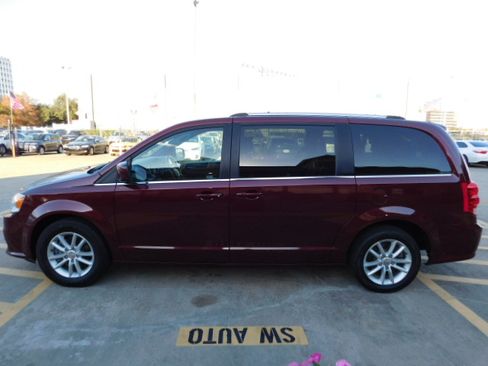 Used 2019 Dodge Grand Caravan SXT image 5