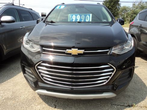 Used 2019 Chevrolet Trax LT image 2