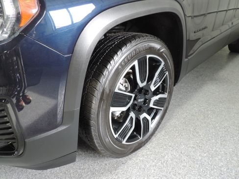 Used 2021 GMC Acadia SLT image 16