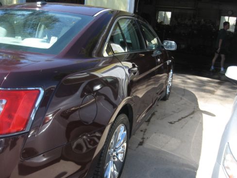 Used 2011 Ford Taurus Limited FWD image 4