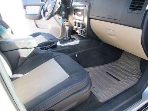 Used 2006 HUMMER H3 Luxury image 26