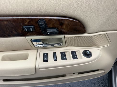 Used 2011 Mercury Grand Marquis LS w/ Premium Package RWD image 3