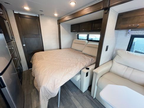 Used 2020 Mercedes-Benz Sprinter 4500 image 35