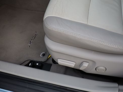 Used 2012 Toyota Camry XLE image 18