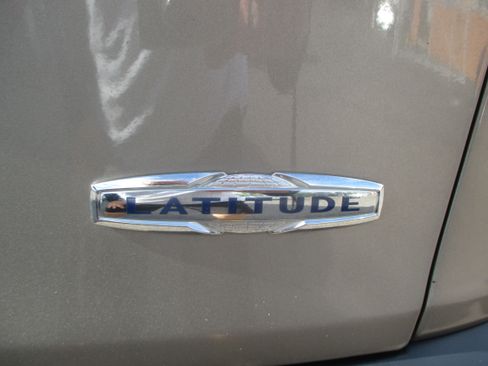 Used 2017 Jeep Cherokee Latitude Plus FWD image 7
