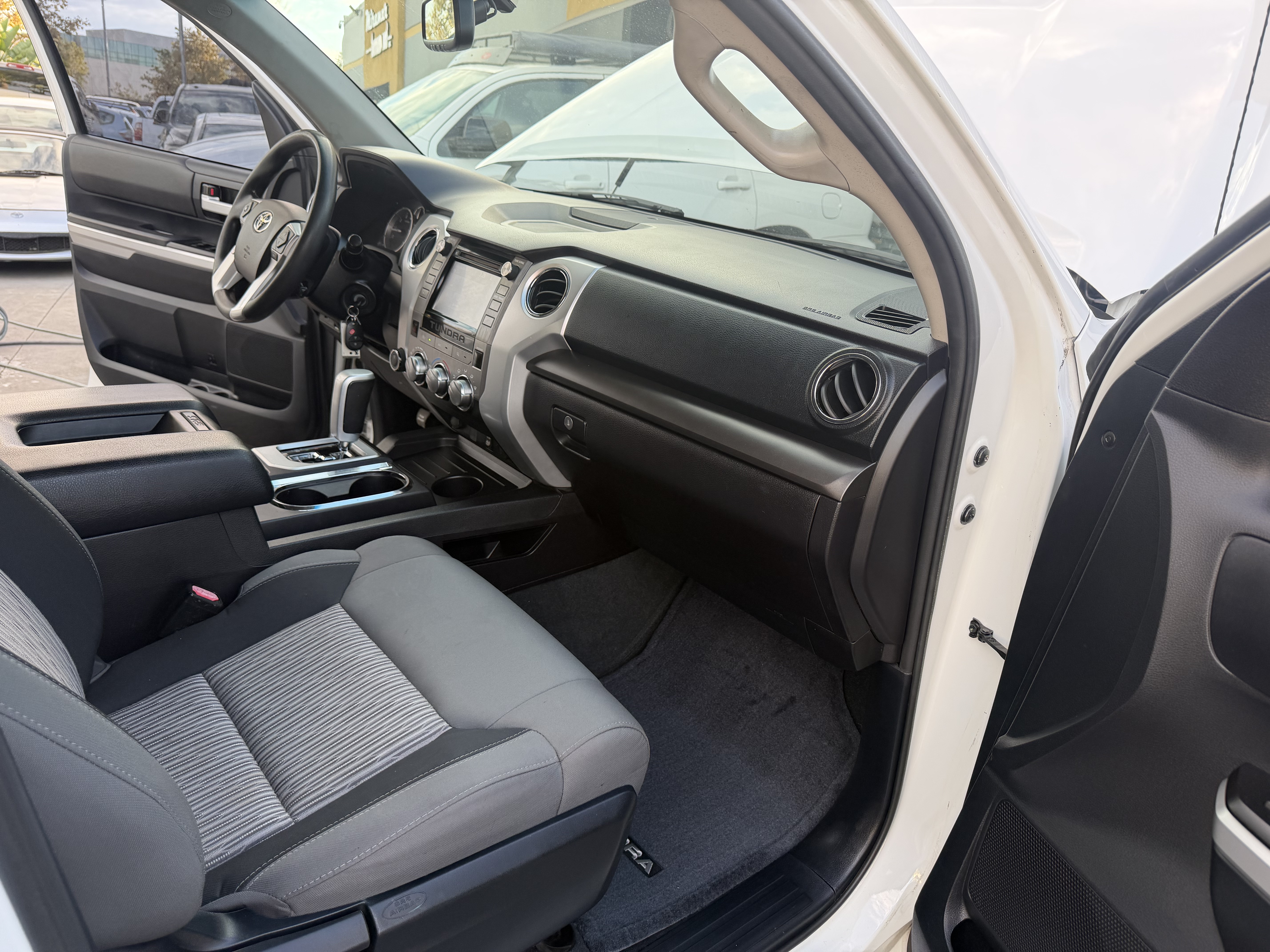 Used 2015 Toyota Tundra 4x4 SR5 w/ TRD Off-Road Pkg image 32