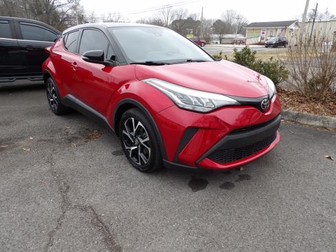 Used 2020 Toyota C-HR XLE image 4