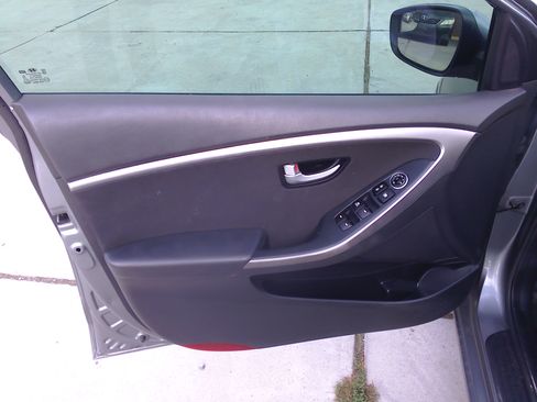 Used 2017 Hyundai Elantra GT image 9