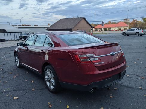 Used 2015 Ford Taurus SEL image 2