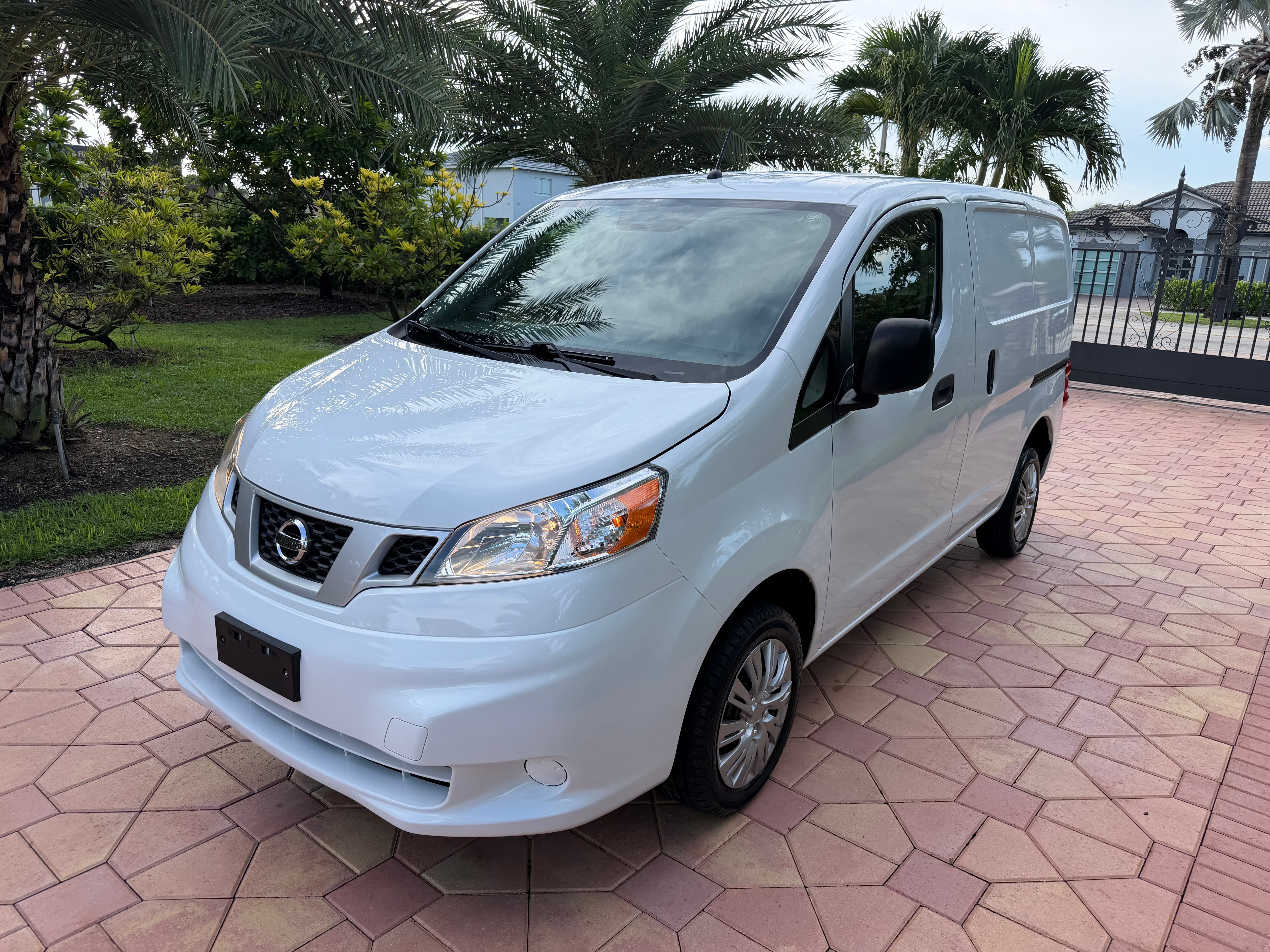 Used 2019 Nissan NV200 SV FWD image 1