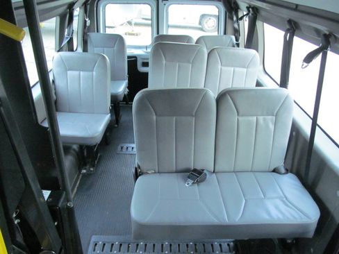 Used 2006 Ford E-350 and Econoline 350 image 18