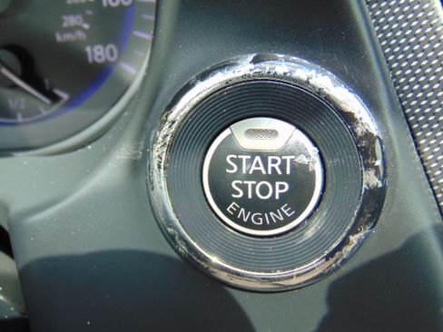 Used 2017 INFINITI Q50 2.0t image 18