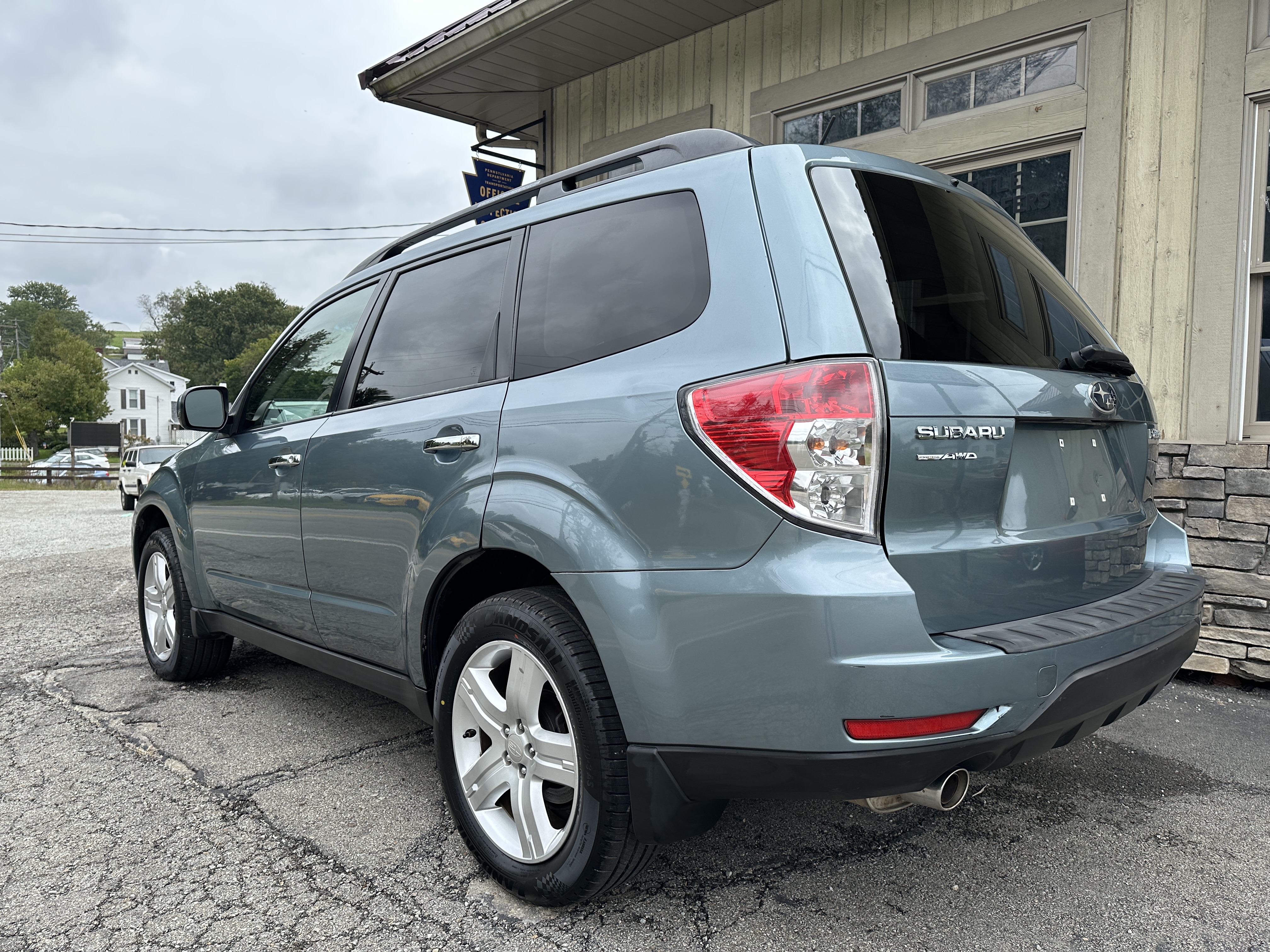 Used 2010 Subaru Forester 2.5X Limited AWD/4WD image 3