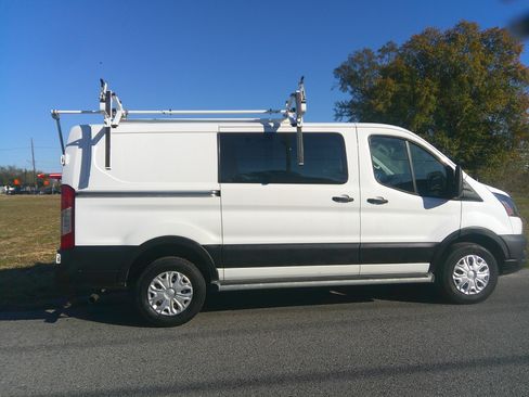 Used 2024 Ford Transit 250 XL image 9