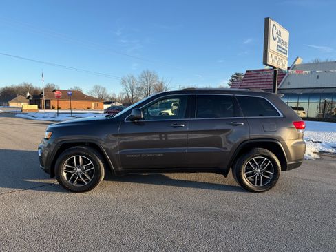 Used 2018 Jeep Grand Cherokee Laredo image 2