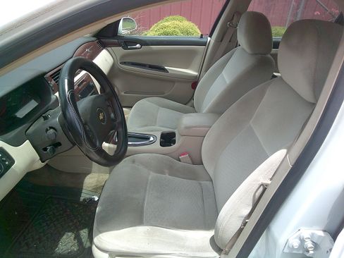 Used 2011 Chevrolet Impala LS FWD image 7