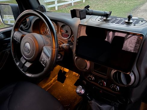 Used 2013 Jeep Wrangler Sport image 16