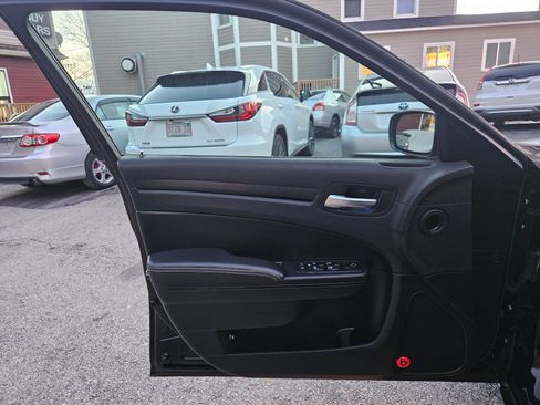 Used 2014 Chrysler 300 S image 15