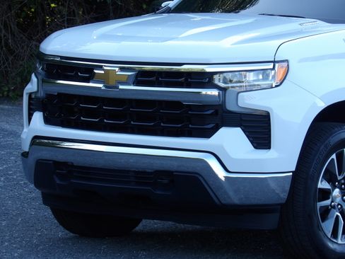 Used 2024 Chevrolet Silverado 1500 4x4 Crew Cab LT image 9