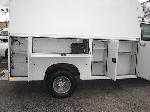 Used 2015 Chevrolet Express 3500 image 5