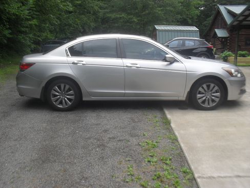 Used 2012 Honda Accord EX V6 Sedan image 3