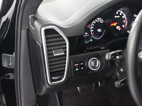 Used 2020 Porsche Cayenne Turbo Coupe AWD/4WD image 17